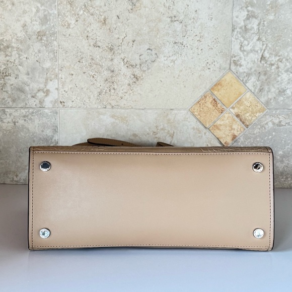 Michael Kors Hamilton MD Crocodile-Embossed Shoulder Bag Camel - Picture 7 of 14